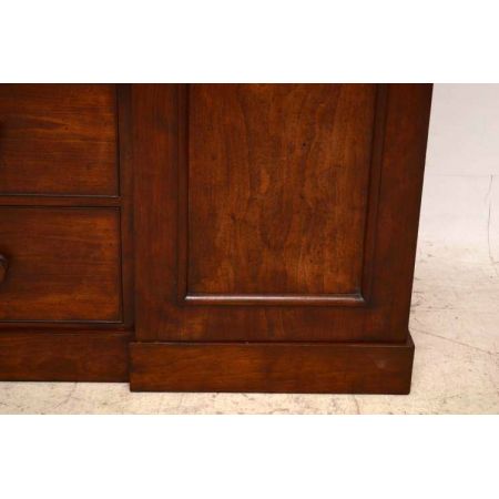 Kompakter antiker Kleiderschrank Wardrobe antik