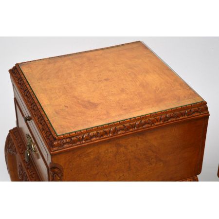 Ein Paar antiker Burr Nussbaum Nachttische