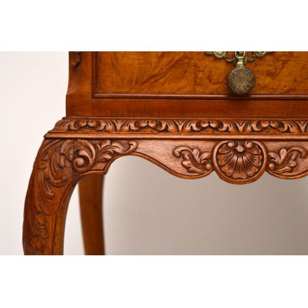 Ein Paar antiker Burr Nussbaum Nachttische