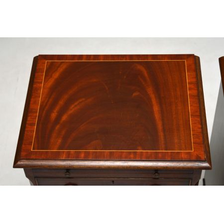 Ein Paar Regency-Stil Mahagoni Nachtschränkchen