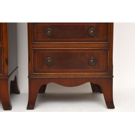Ein Paar Regency-Stil Mahagoni Nachtschränkchen