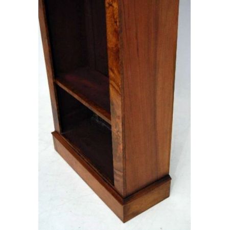 Ein Paar hohe antike Victorian Burr Nussbaum Bücherschränke