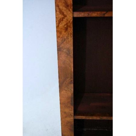 Ein Paar hohe antike Victorian Burr Nussbaum Bücherschränke