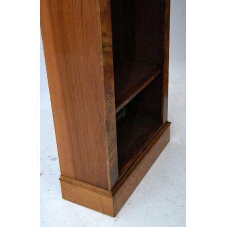 Ein Paar hohe antike Victorian Burr Nussbaum Bücherschränke