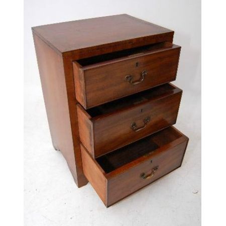 Ein Paar antiker Georgean Mahagoni Nachttische