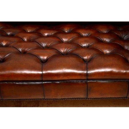 "Victorian Deep Buttoned Leather Chaise Longue" antik