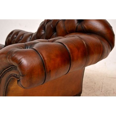 "Victorian Deep Buttoned Leather Chaise Longue" antik