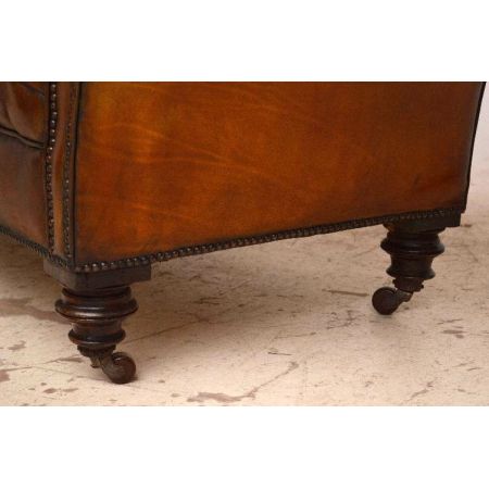 "Victorian Deep Buttoned Leather Chaise Longue" antik