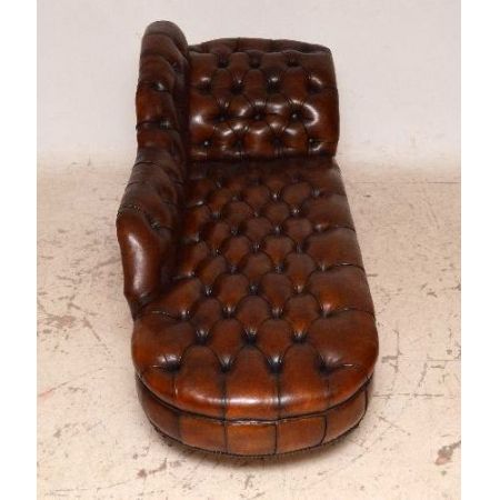 "Victorian Deep Buttoned Leather Chaise Longue" antik