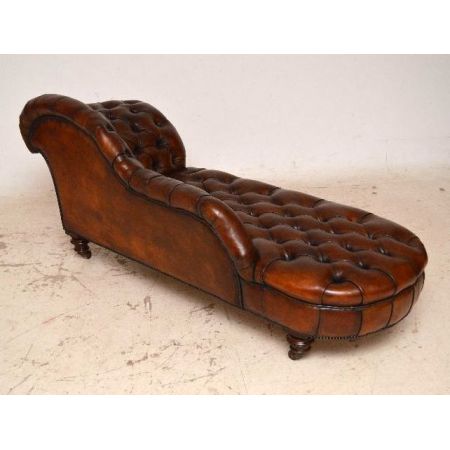 "Victorian Deep Buttoned Leather Chaise Longue" antik