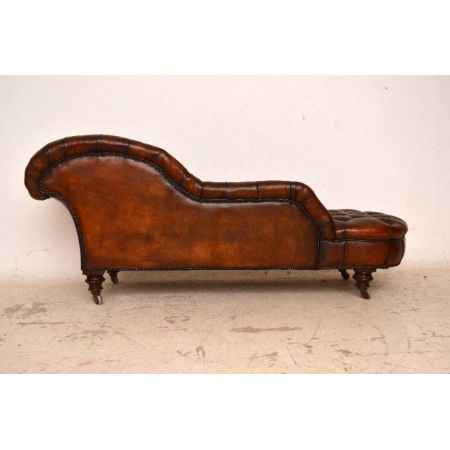 "Victorian Deep Buttoned Leather Chaise Longue" antik