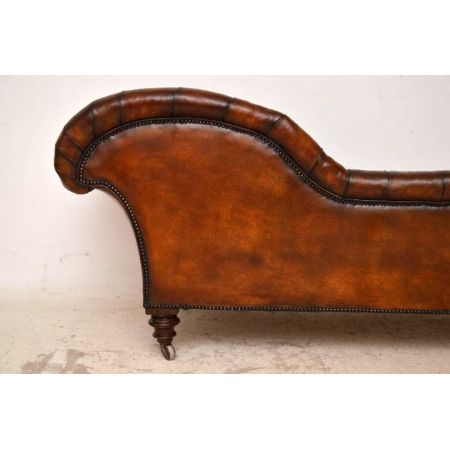 "Victorian Deep Buttoned Leather Chaise Longue" antik