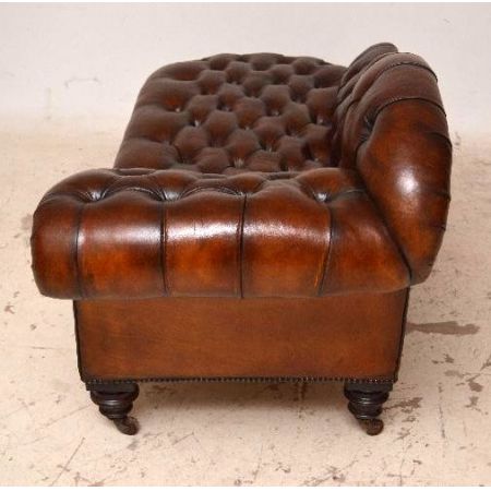 "Victorian Deep Buttoned Leather Chaise Longue" antik