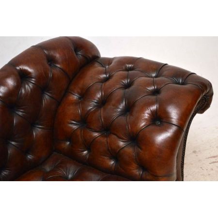"Victorian Deep Buttoned Leather Chaise Longue" antik