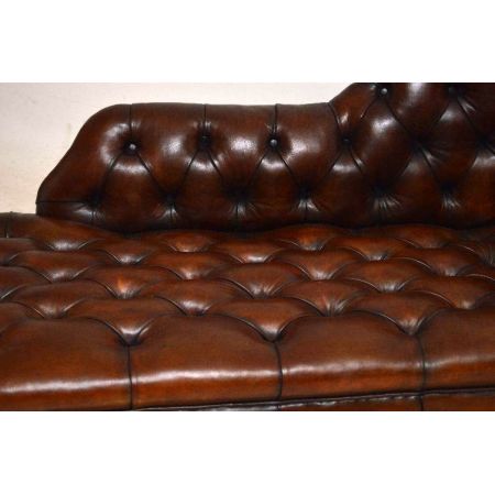 "Victorian Deep Buttoned Leather Chaise Longue" antik