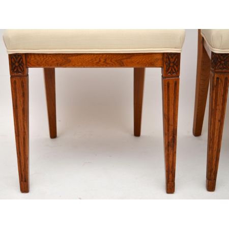 Ein Paar antike georgische Stühle