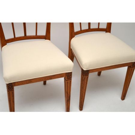 Ein Paar antike georgische Stühle