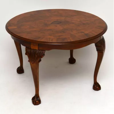 Großer Antiker Nussbaum Round Coffee Table