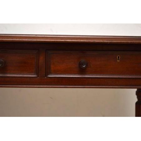 Schreibtisch aus der Viktorianische zeit typisch seine Beine die Lederplatte ist erneuert 