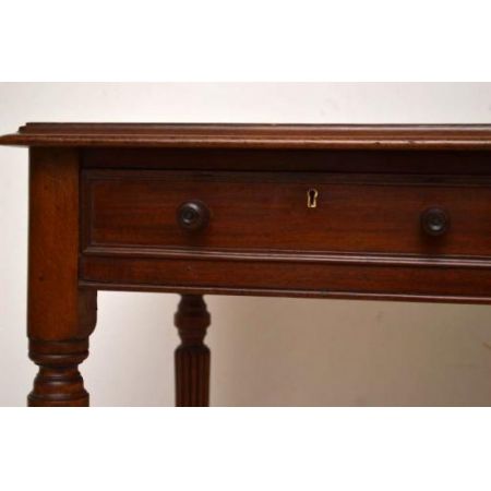 Schreibtisch aus der Viktorianische zeit typisch seine Beine die Lederplatte ist erneuert 