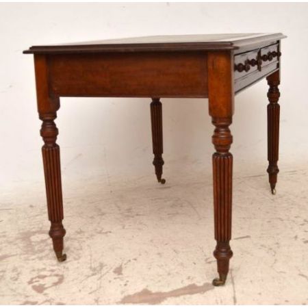 Schreibtisch aus der Viktorianische zeit typisch seine Beine die Lederplatte ist erneuert 