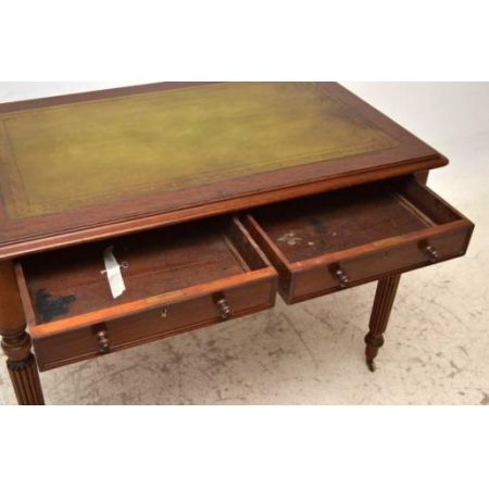 Schreibtisch aus der Viktorianische zeit typisch seine Beine die Lederplatte ist erneuert 