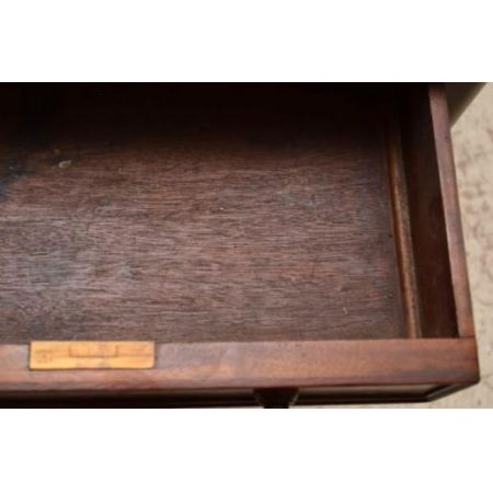 Schreibtisch aus der Viktorianische zeit typisch seine Beine die Lederplatte ist erneuert 