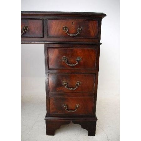 Mahagoni Schreibtisch mit  handgeprägter Lederplatte 9 Schubladen 