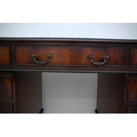 Mahagoni Schreibtisch mit  handgeprägter Lederplatte 9 Schubladen 