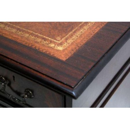 Mahagoni Schreibtisch mit  handgeprägter Lederplatte 9 Schubladen 