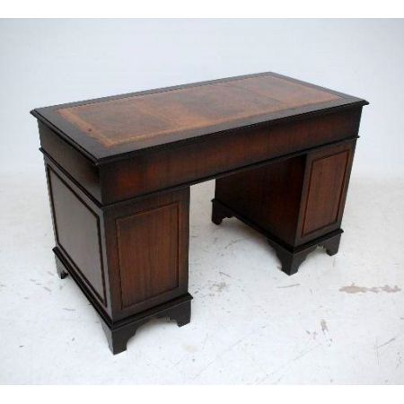Mahagoni Schreibtisch mit  handgeprägter Lederplatte 9 Schubladen 