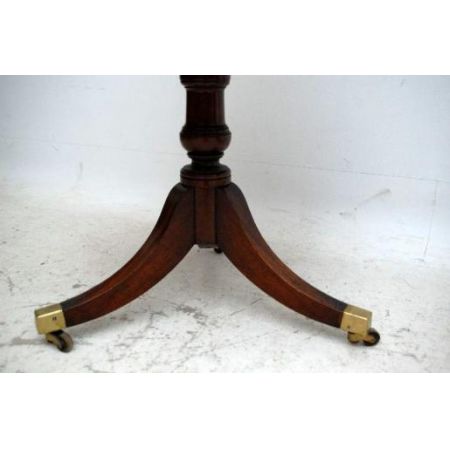 Etagenständer rund aus Mahagoni  Dumpwaiter 