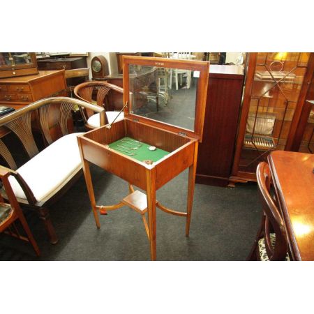 "Showcase" Vitrine in Eibe - auch in Mahagoni erhältlich