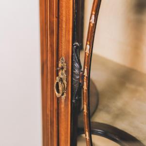 Edwardian Display Cabinet, Vitrine mit Perlmutt Intarsien, Schrank mit Glasfront