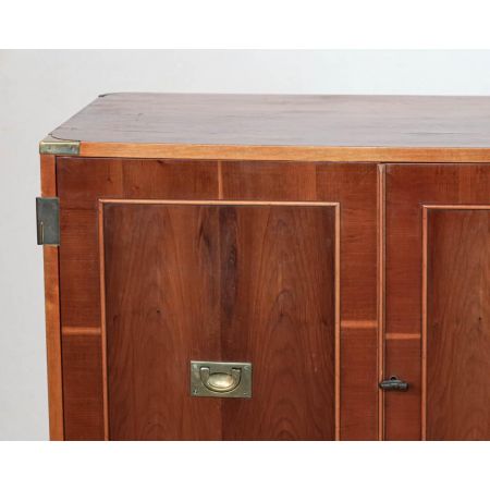 Kommode im Campagne Stil aus Eibe