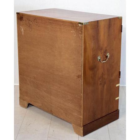 Kommode im Campagne Stil aus Eibe