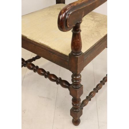 Einzelner antiker englischer Stuhl mit Armlehnen aus  eichen Massivholz