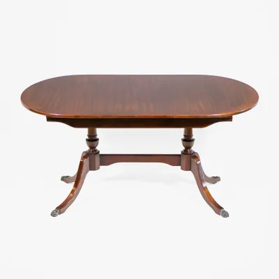 Ausziehbarer Esstisch