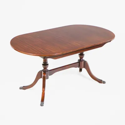 Ausziehbarer Esstisch