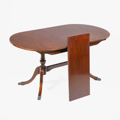 Ausziehbarer Esstisch