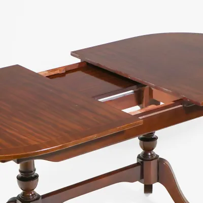 Ausziehbarer Esstisch