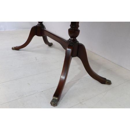 Eleganter Esstisch im Regency Style, ausziehbar, in Mahagoni