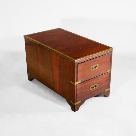 Antike Military Kommode aus Mahagoni – Handgefertigt im 19. Jahrhundert mit typischen Marinegriffen