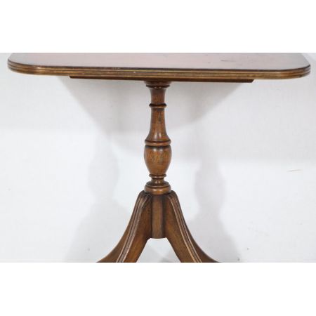 Englischer Beistelltisch / Side Table mit Bandintarsie