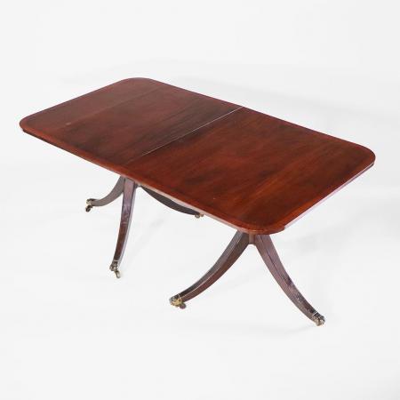 Antiker Esstisch aus Mahagoni