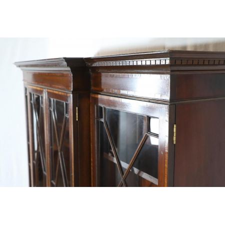 Englisches Breakfront Bookcase im Regency Stil, in Mahagoni