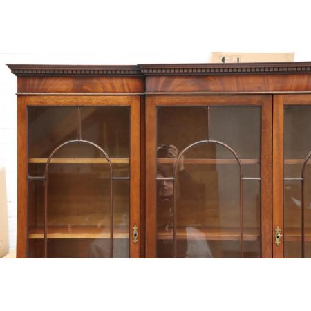 Englisches Breakfront Bookcase in Mahagoni, Bücherschrank Antik Stil