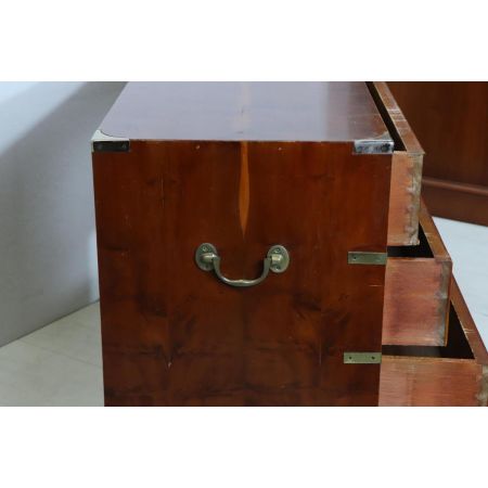 Englisches Sideboard / Fernsehbank im Military Style, in Eibe