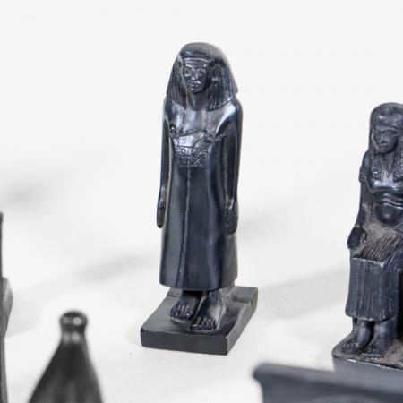 Set aus 21 ägyptischen Miniaturfiguren – Antike Reproduktionen ägyptischer Götter und Büsten