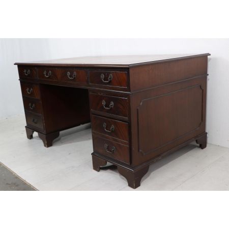 Freistehender Schreibtisch aus England, in Mahagoni